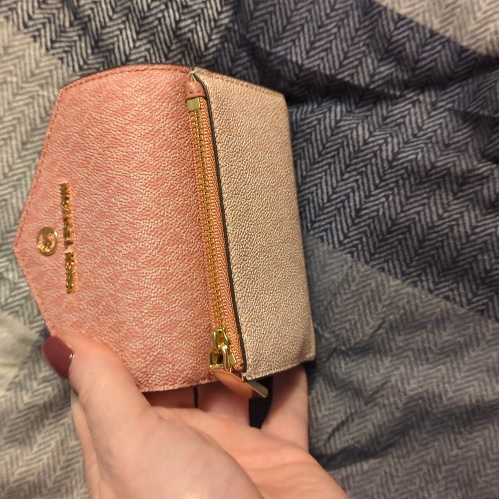 Michael Kors wallet - Picture 3 of 3